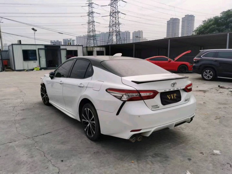事故车郑州市18年丰田凯美瑞中型车