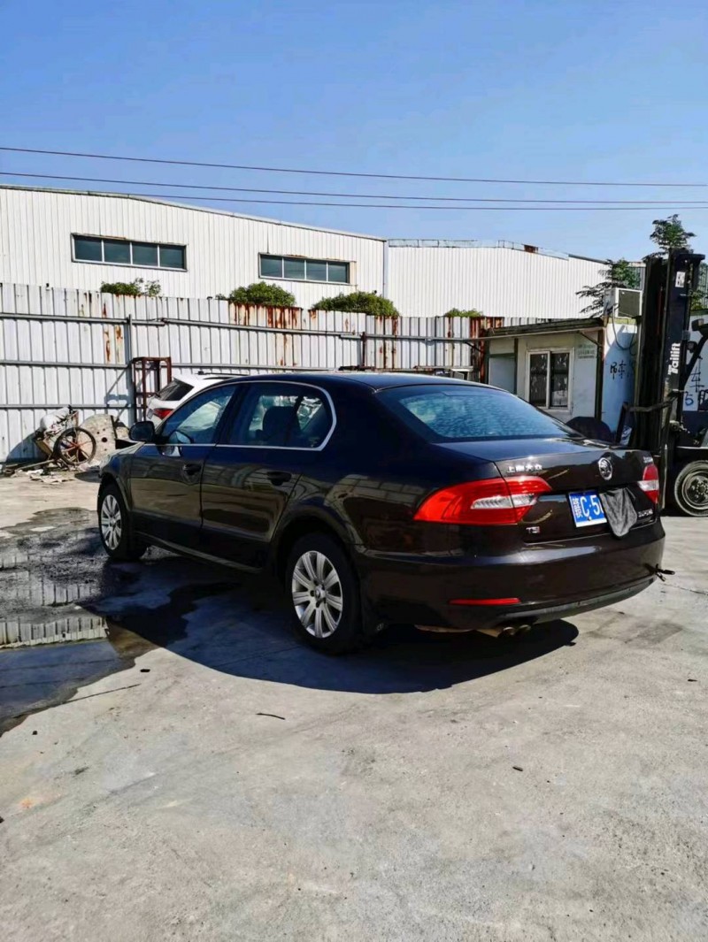 事故车南昌市15年斯柯达速派中型车