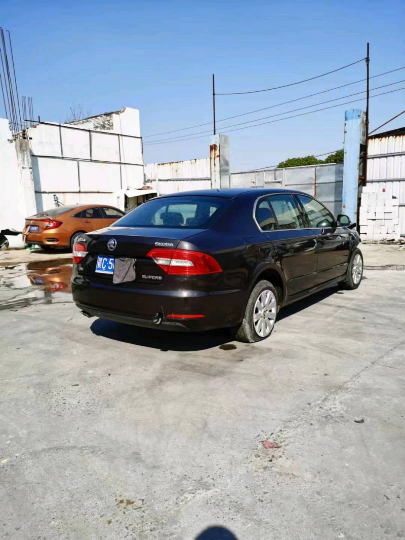 事故车南昌市15年斯柯达速派中型车